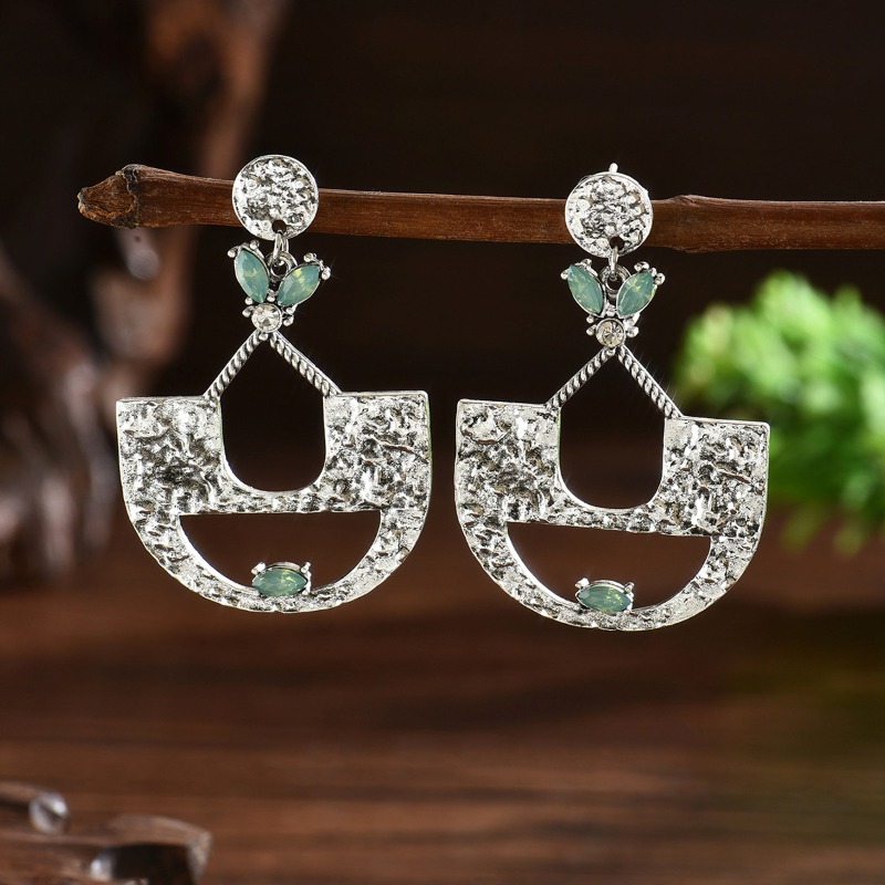 BKBK Antique Hammered Hollow U - Vintage Fashion Market のレビューと価格