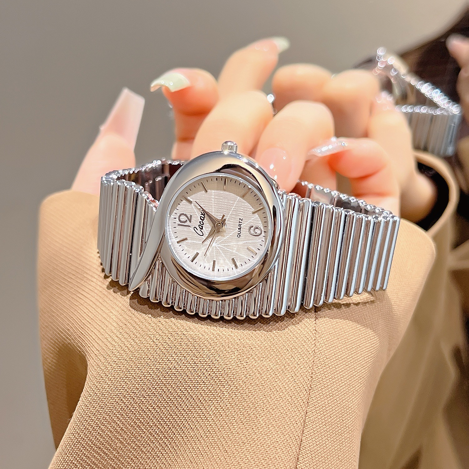 CQ527 Vintage shaped quartz wa - Vintage Fashion Watches のレビューと価格