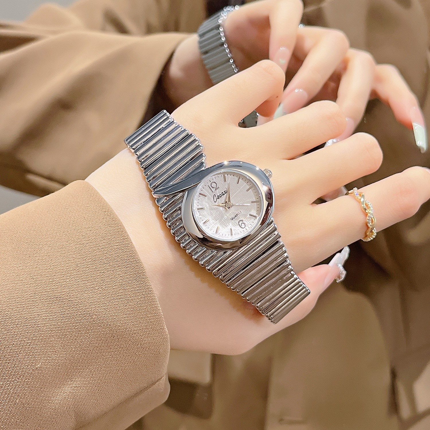CQ527 Vintage shaped quartz wa - Vintage Fashion Watches のレビューと価格